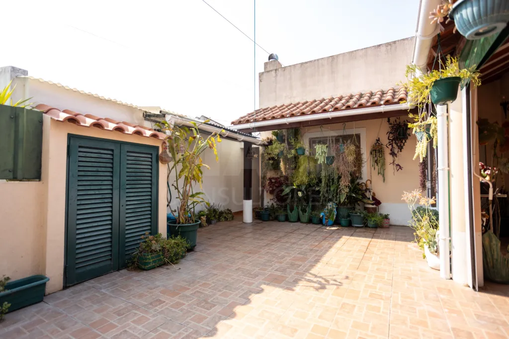 Moradia T3 isolada com Garagem na Branca
