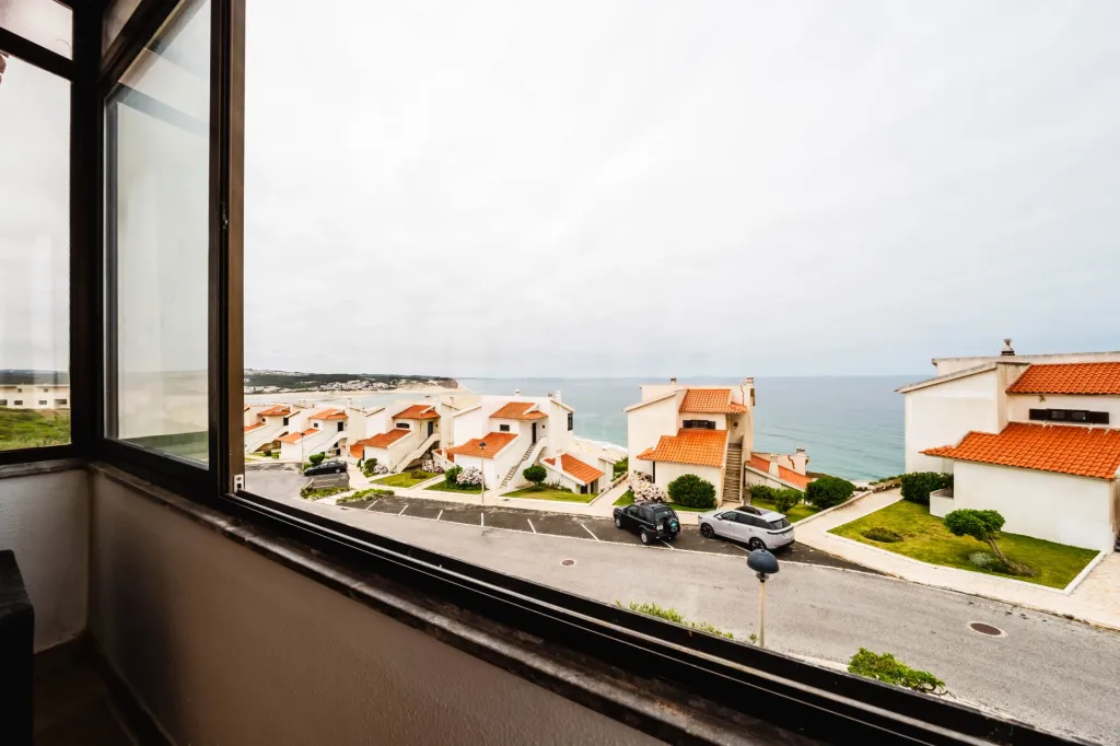 T2 Mobilado a Dois Passos da Praia com Vista Mar de Sonho
