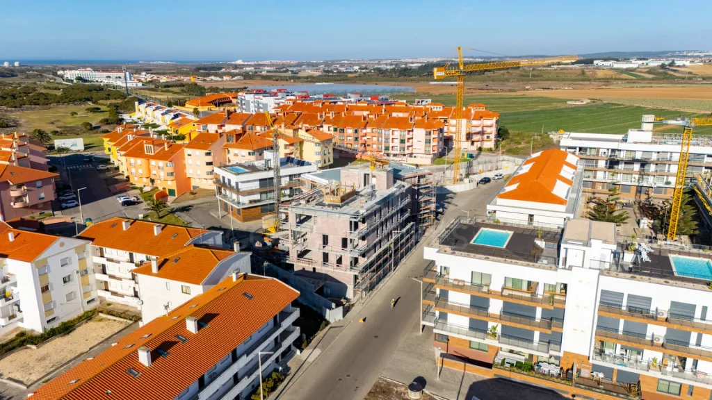 Apartamento T3 novo em prédio com piscina na Consolação