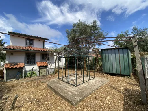 Moradia T2 com terreno de 1500 m2 no Sarzedo, Arganil