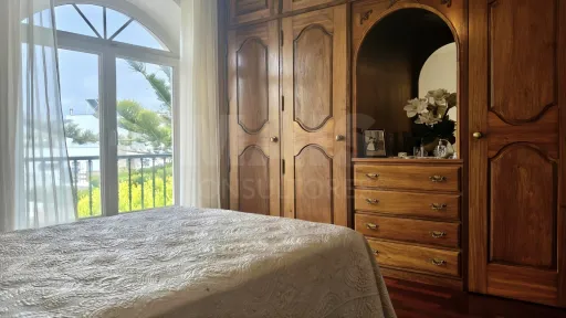 Moradia T5 de Prestígio com Vista Mar, Terreno de 2.075 m² e Detalhes Artísticos Exclusivos