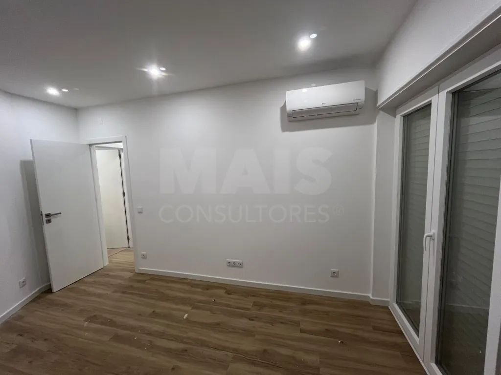 Renovated 2-Bedroom Apartment, Brand New, Dafundo