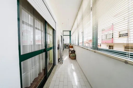 Apartamento T3 na Encosta do Sol — Espaço, Conforto e Excelente Exposição Solar