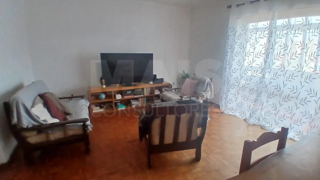 Apartamento T3 com marquise localizado no centro da cidade