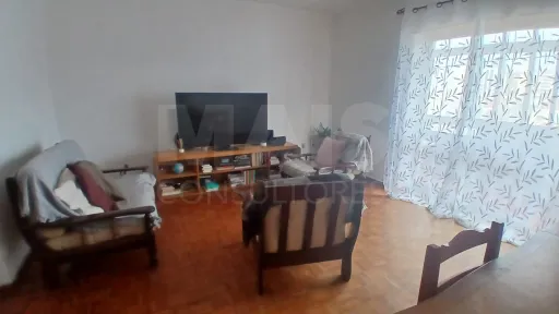 Apartamento T3 com marquise localizado no centro da cidade