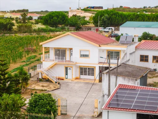 Moradia T5 com 2 Anexos em Terreno com mais de 1.400 m²
