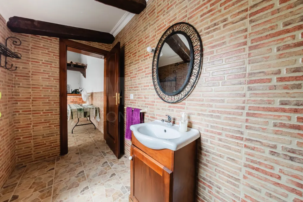 Moradia T5 com 2 Anexos em Terreno com mais de 1.400 m²
