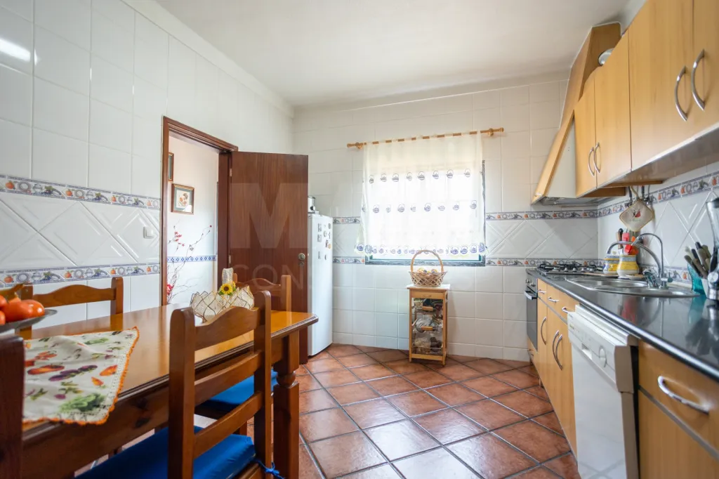Moradia T3 isolada com Garagem na Branca