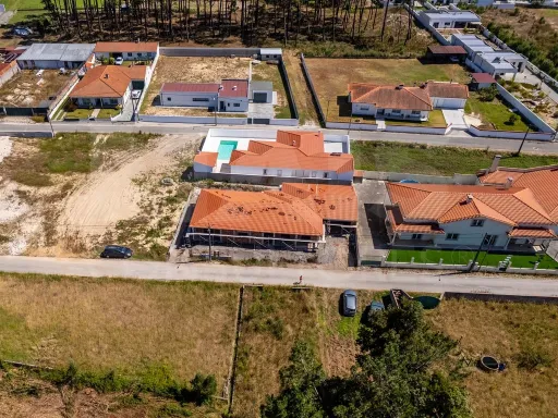 4 bedroom villa with pool near the beaches