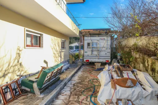 Quintinha com Moradia T2+1, em Sobral de Monte Agraço