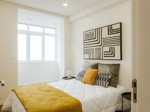 T3 Remodelado em Benfica | Varanda | Home Staging Incluído