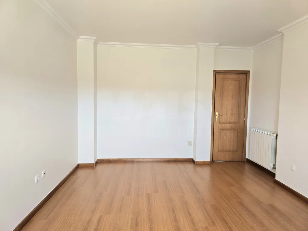 Moradia T4 com Terraço, Jardim e Garagem Fechada – Vale Maceira, Alfeizerão