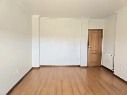 Moradia T4 com Terraço, Jardim e Garagem Fechada – Vale Maceira, Alfeizerão