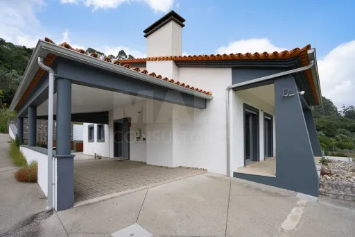 Moradia em Porto de Mós