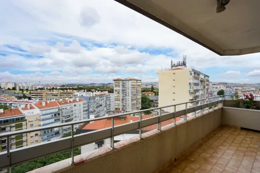4 bedrooms in Lumiar - 18th century tiles - balconies and garage