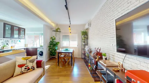 T3 Remodelado com Duas Suítes com Jardim e Miradouro à Porta – Almada