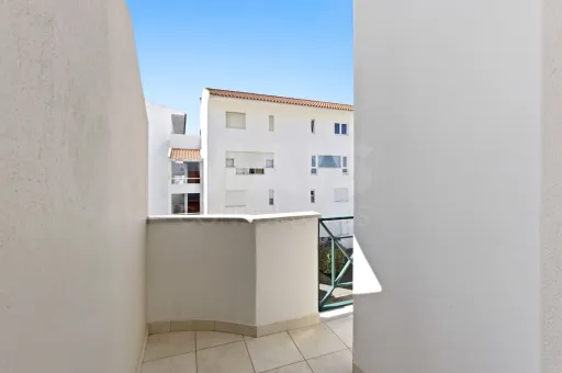 Apartamento T2 com varandas e arrecadação em Peniche