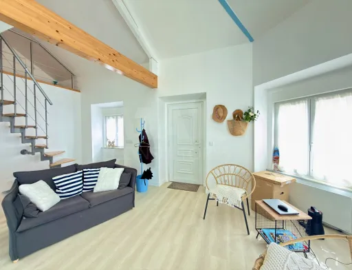 Moradia T1 renovada com mezanine e espaço exterior no centro histórico de Peniche