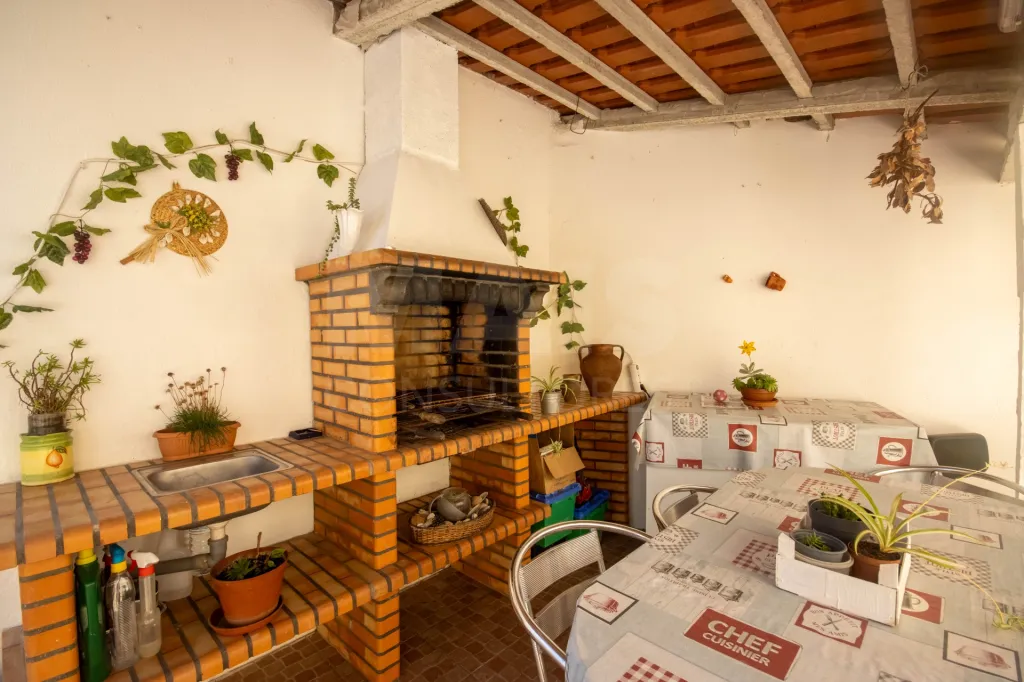 Moradia T2 + 1 com armazém de 138m²