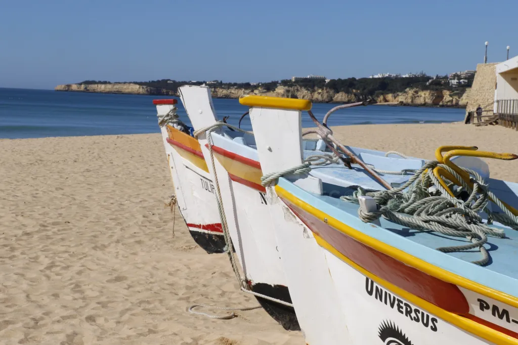 Barlavento: viva o Algarve a poucos passos do mar