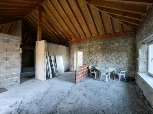 Moradia T2+1 c/ Anexo & Armazém em Lote de 7.600m2