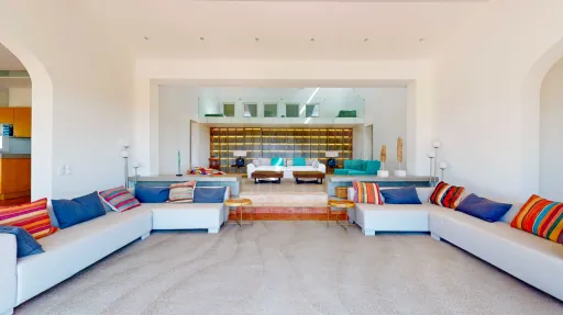 Contemporary 7-bedroom villa with sea view