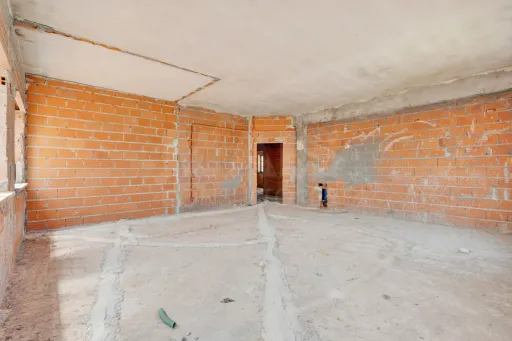 Prédio com projeto aprovado para 8 apartamentos em Peniche