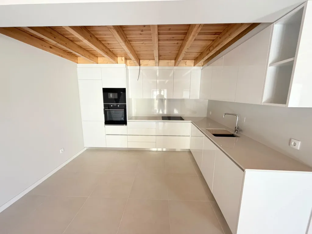 Fully Renovated 3-Bedroom House | Courtyard and Outbuildings | São Bartolomeu dos Galegos, Lourinhã