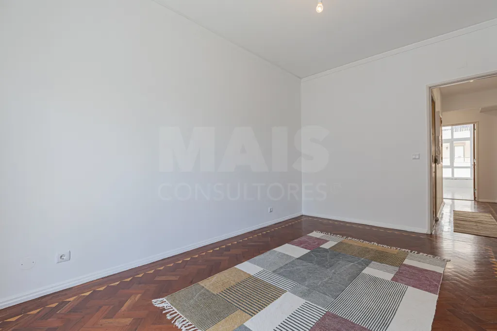 T3 Remodelado Algés na Calçada do Rio