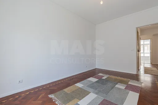 T3 Remodelado Algés na Calçada do Rio