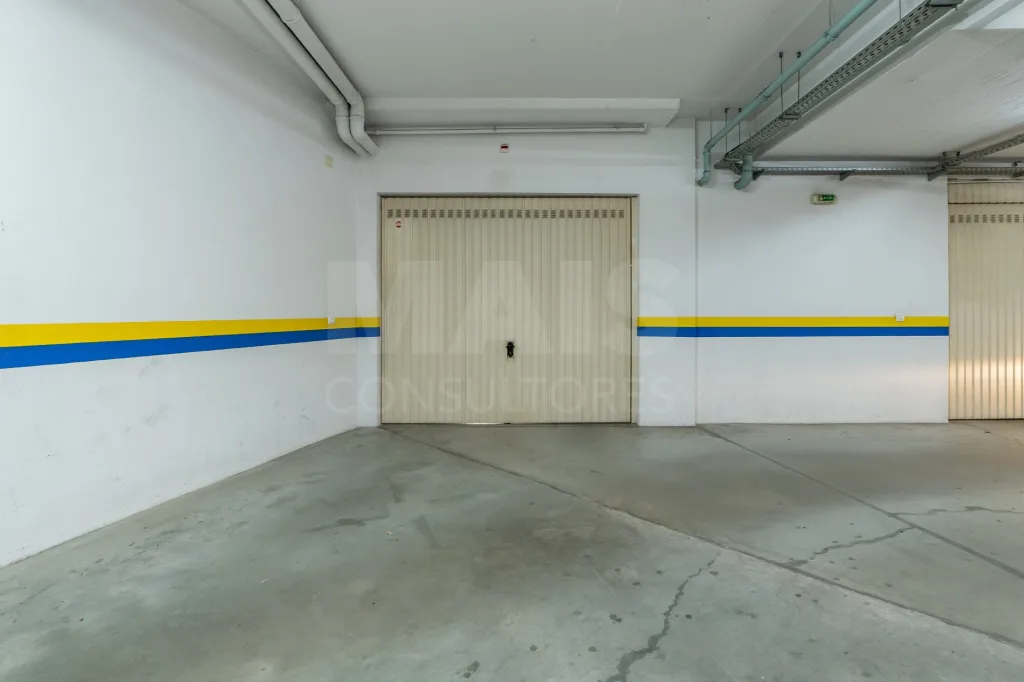 Apartamento T3 com box e vista rio em Vila Franca de Xira
