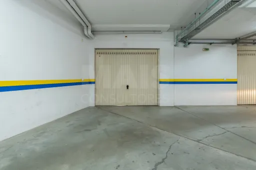 Apartamento T3 com box e vista rio em Vila Franca de Xira