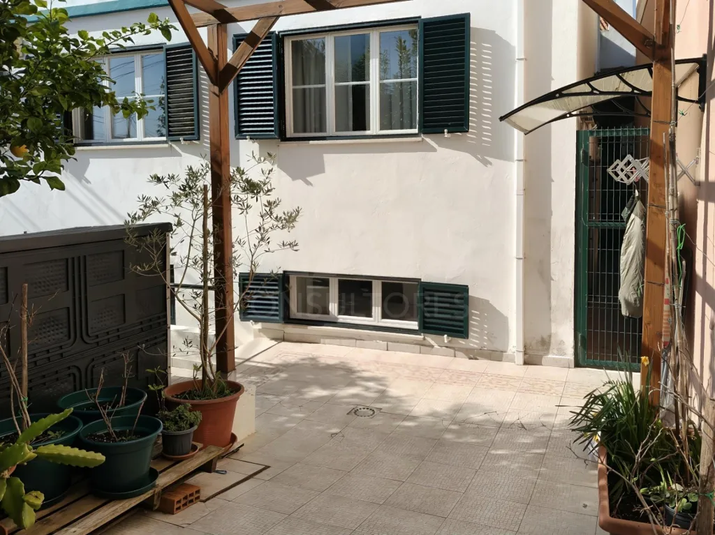 Moradia T4+2 c/ Churrasqueira, Logradouro & Parqueamento !