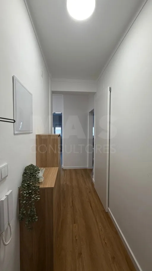 Apartamento T2 Remodelado no Centro do Cadaval
