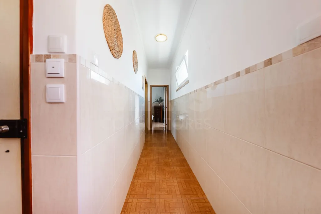 Apartamento T3+1 no Centro de Peniche com Terraço Privativo e Elevada Rentabilidade