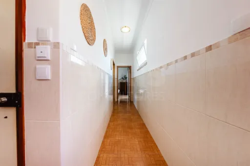 Apartamento T3+1 no Centro de Peniche com Terraço Privativo e Elevada Rentabilidade