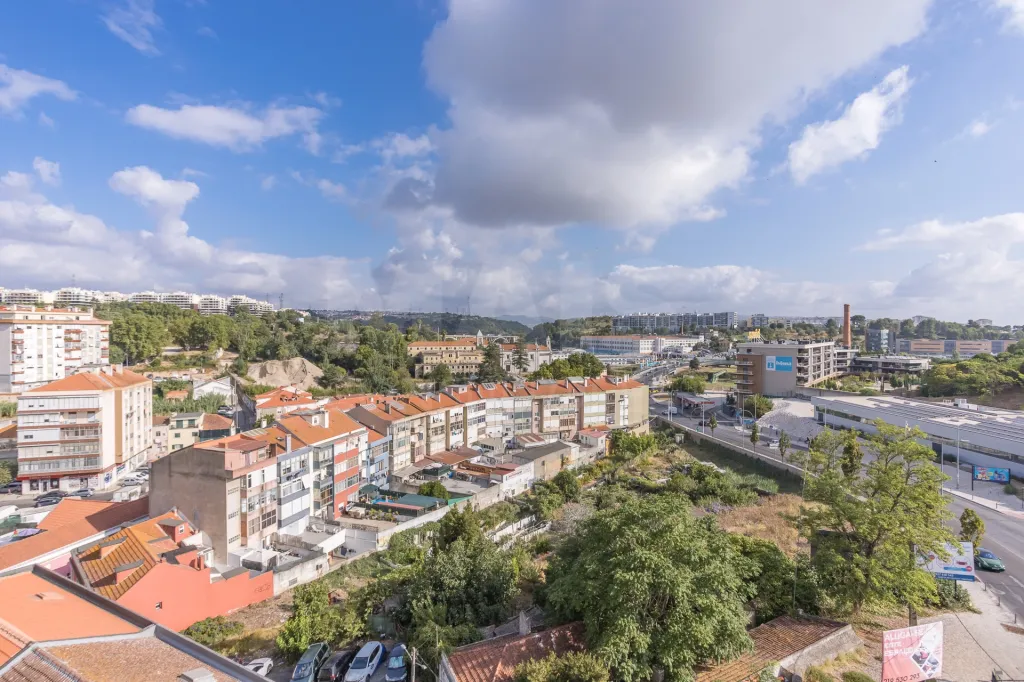 2-Bedroom Apartment with Excellent Potential | Sacavém | 5th Floor with Elevator
