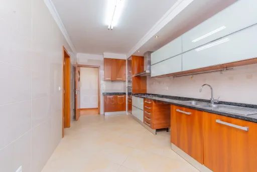 Apartamento T3 com garagem e arrecadação