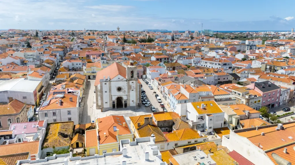T1 novo com terraço no centro de Peniche