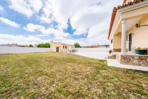 Moradia T4 em Olho Marinho | 260m² | Lote 734m²