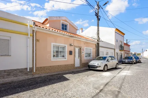 Moradia T2 com quintal em Peniche