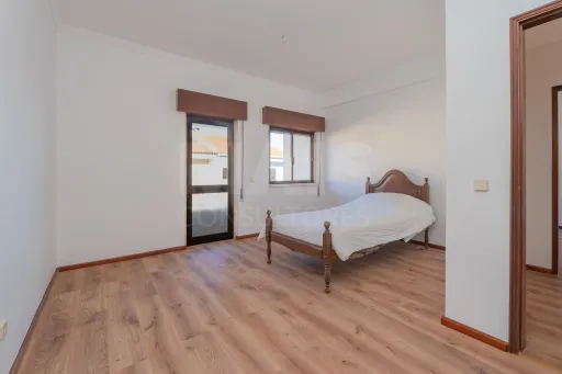 Oportunidade no Porto Alto, moradia T4+1 com 204m2 e logradouro.