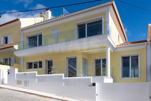 Semi-detached House 4 Bedrooms + 1 in Famões