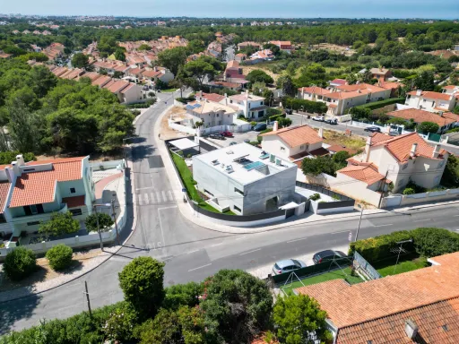 Moradia V5 , com lote de 695 m com  piscina , na Aldeia do Juzo