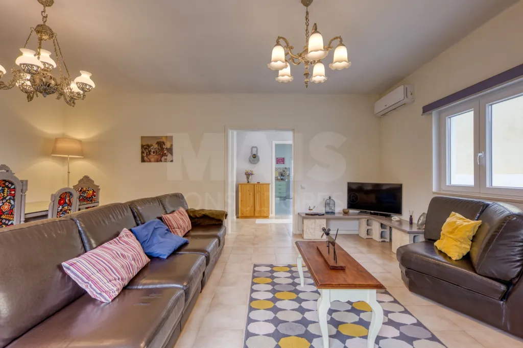 Moradia T3 Remodelada, Pronta a Habitar, com Ginásio, Anexo e Jardim