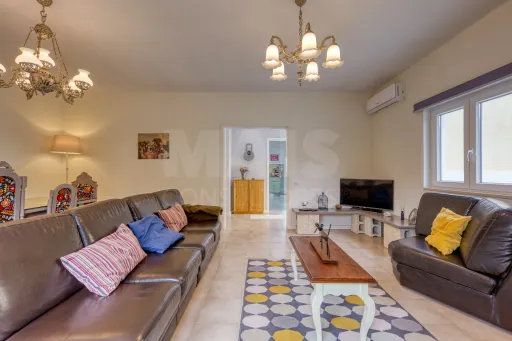 Moradia T3 Remodelada, Pronta a Habitar, com Ginásio, Anexo e Jardim