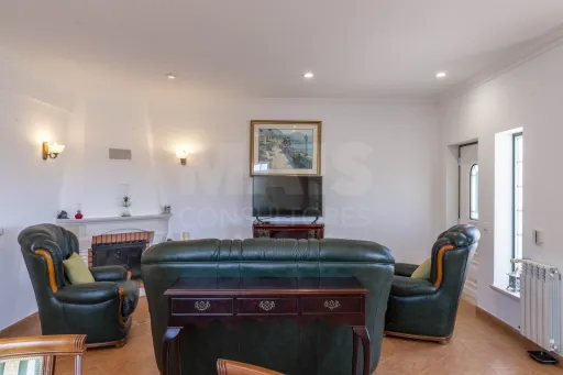 Moradia T4, centro do Cadaval, com garagem