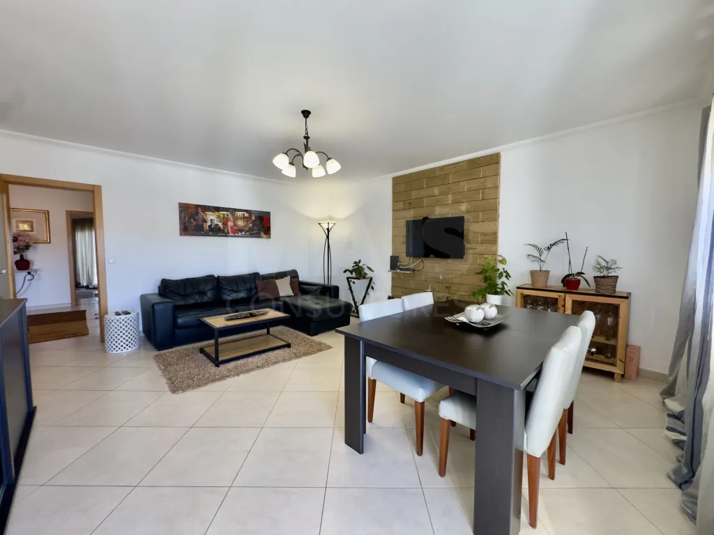 Apartamento T3 com suíte e garagem em Peniche