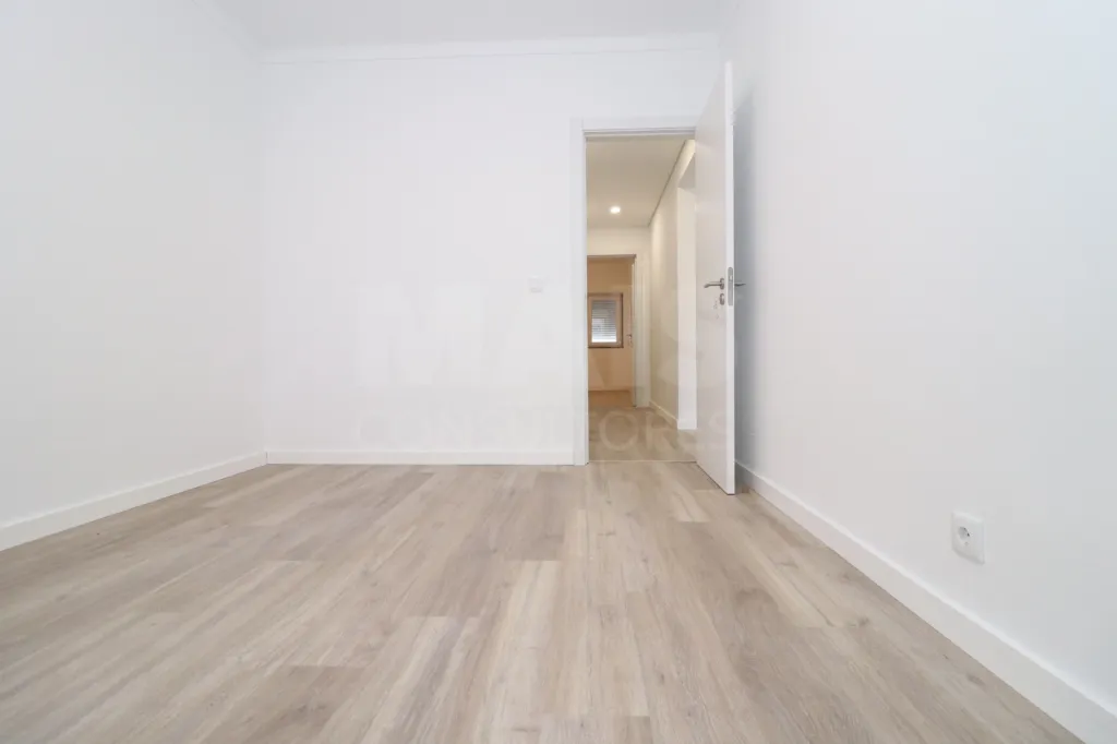 Apartamento T3 R/C Totalmente Remodelado com Logradouro em Samora Correia