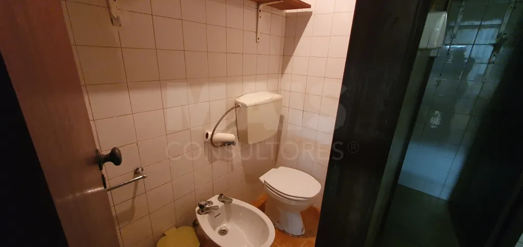 Um espaço. Diferentes caminhos. | 123 M² NO CENTRO DA BENEDITA